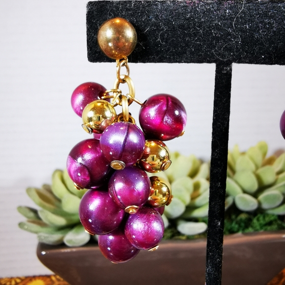 Vintage Purple and Gold Tone Grape Cluster Pierced Earrings - Picture 4 of 14